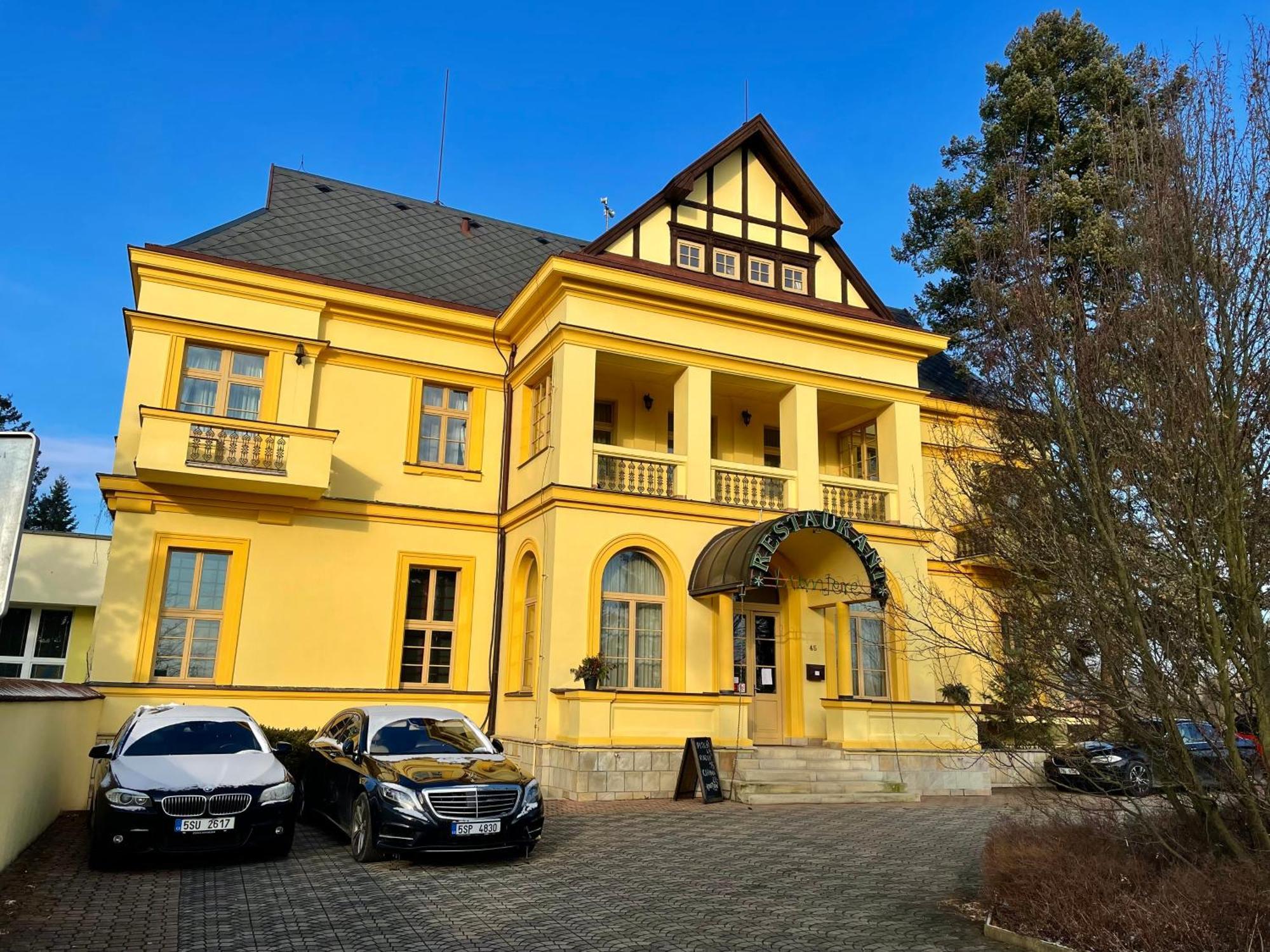 Palace Inn Jíloviště Exterior foto